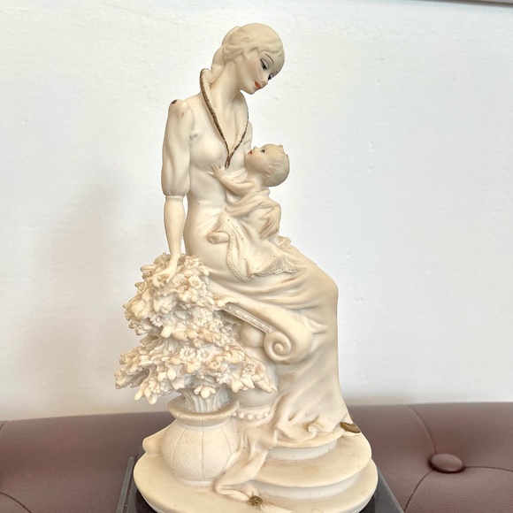 Giuseppe Armani Porcelain Woman and Child Figurine - Picture 1 of 8